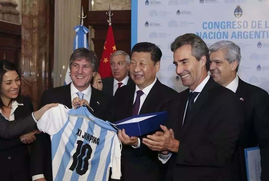 首次对阿根廷以外国家的足球运动员全面开放